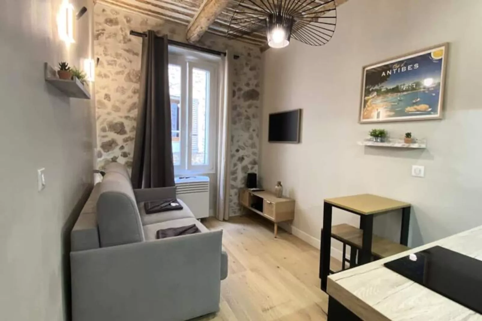 06ck : Studio Cosy Au Coeur Du Vieil Antibes-Image-tags.