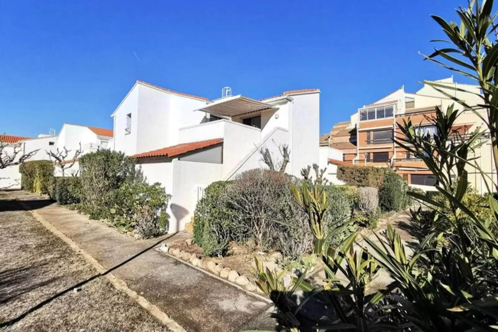 Résidence Les Zodiaques-Exterior in summer