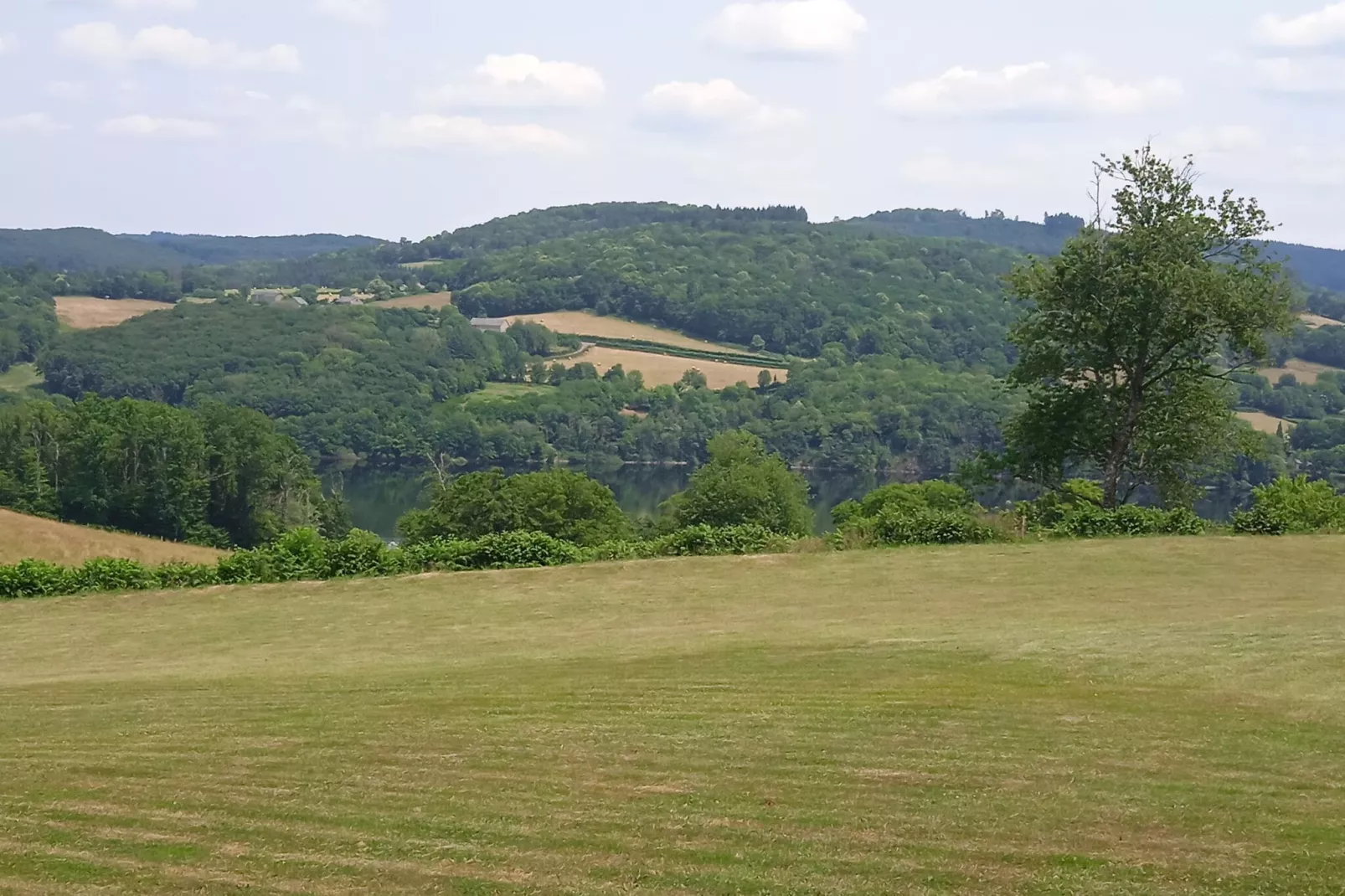 Vue de Pannecière-Exterior summer