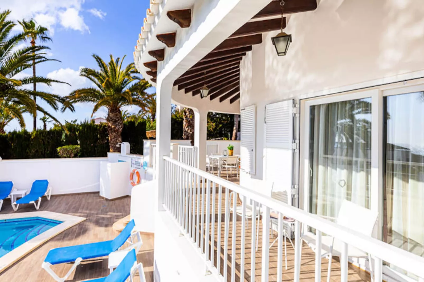 Maison à Son Bou-Image-tags.