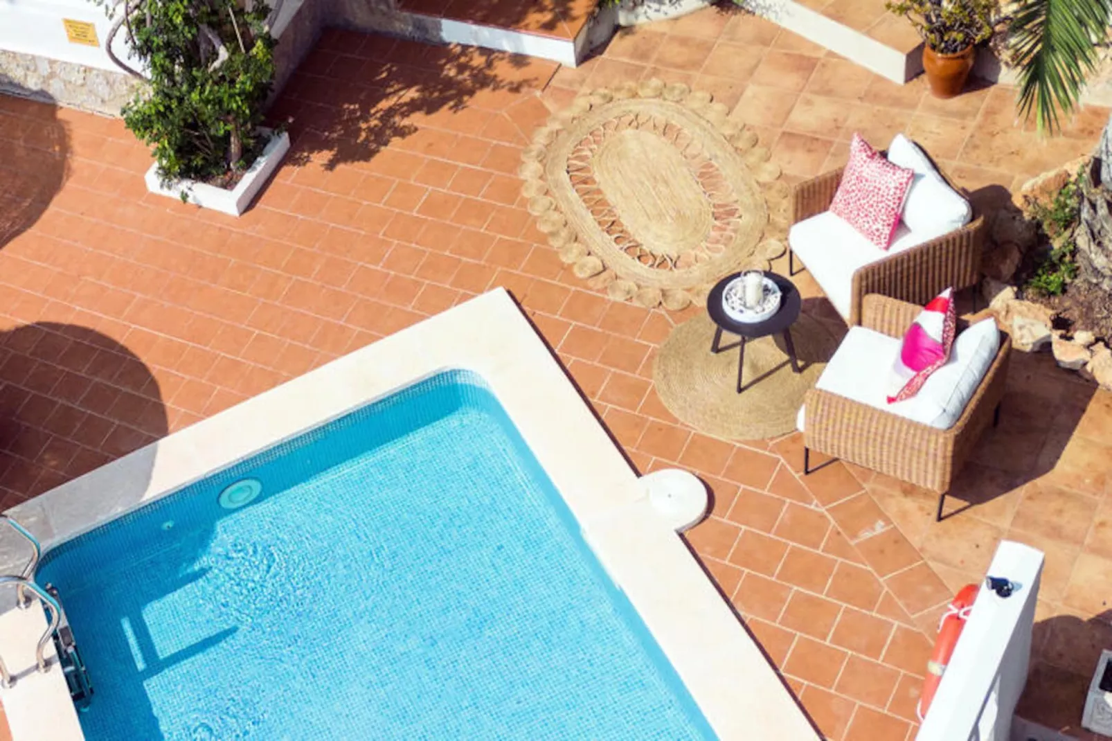 Maison à Son Bou-Image-tags.