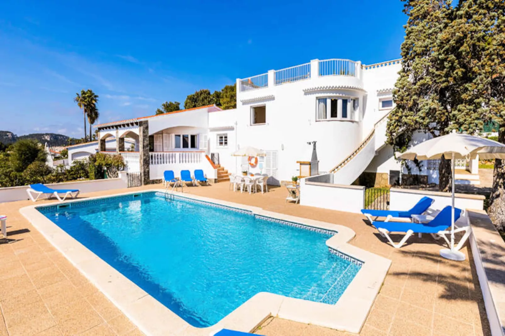 Maison à Son Bou-Image-tags.