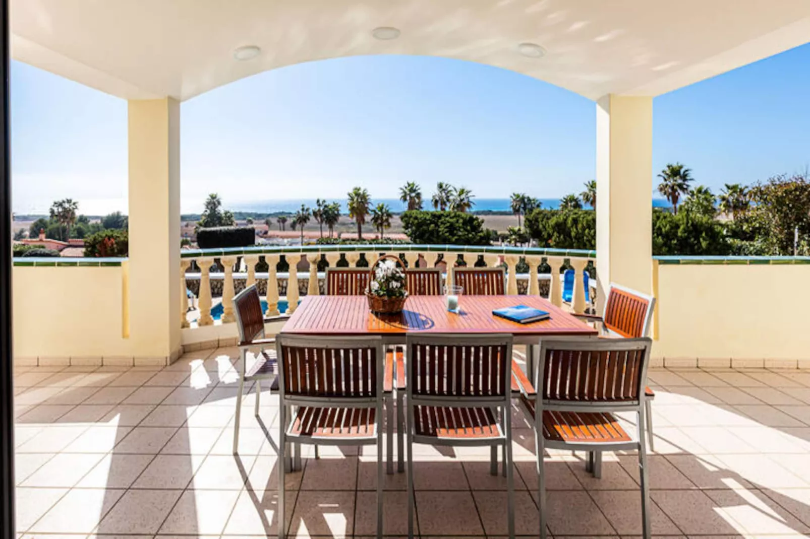 Maison à Son Bou-Image-tags.