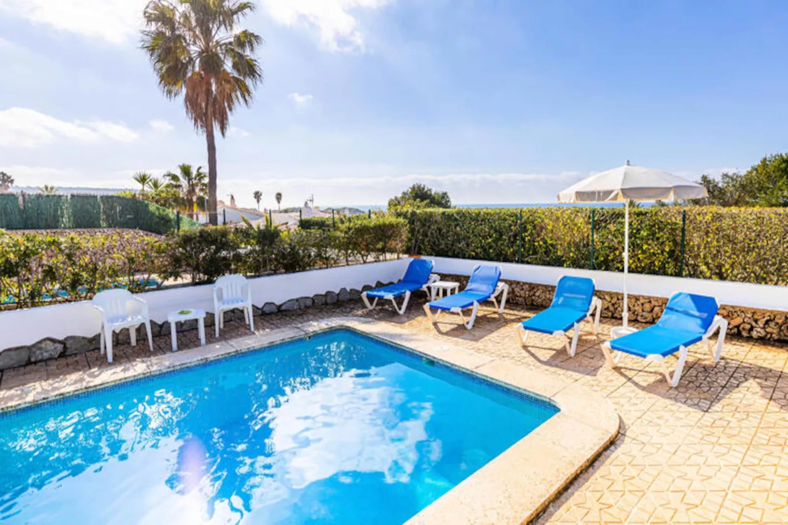 Maison à Son Bou-Image-tags.