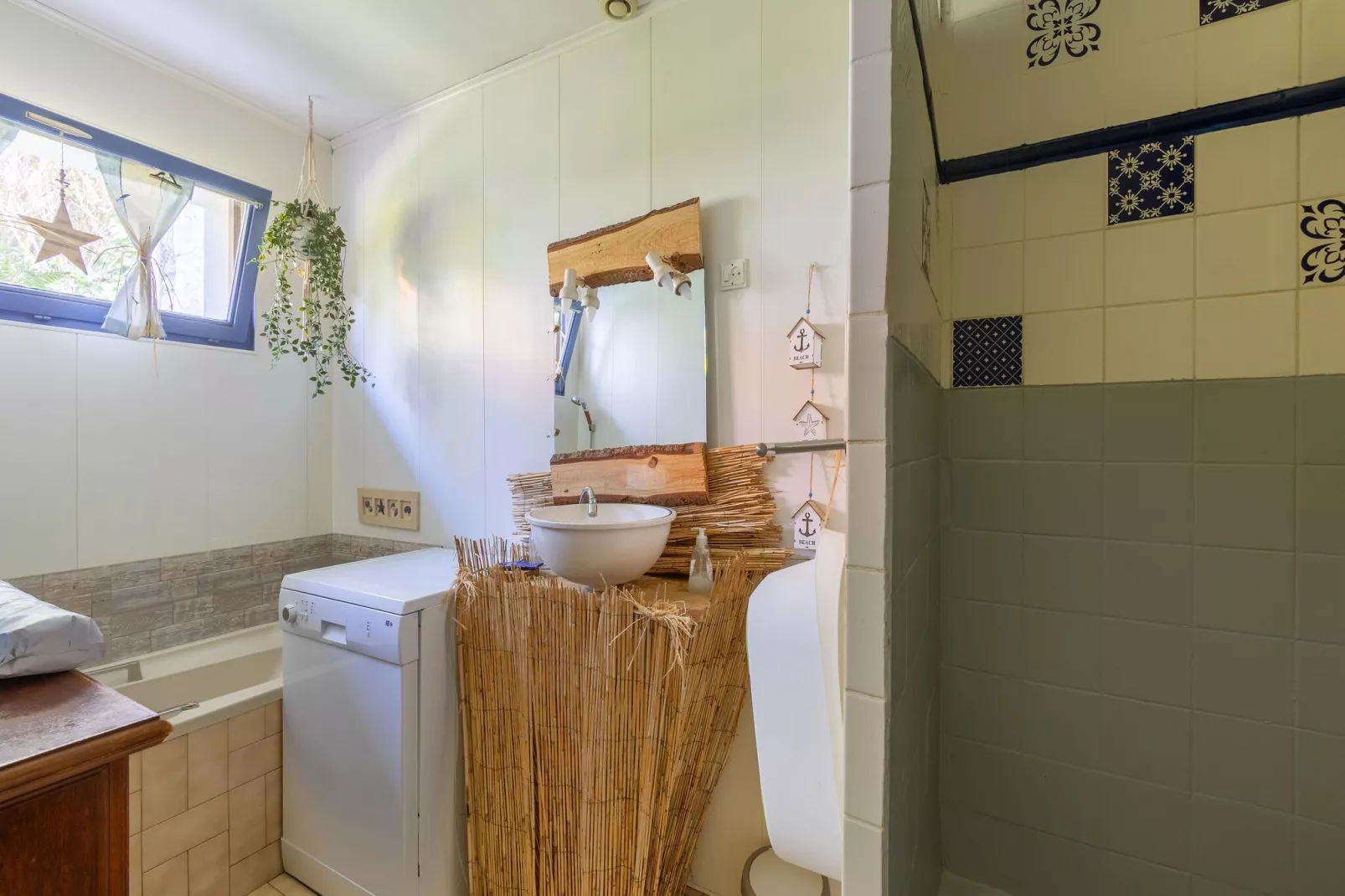 Chez Severine House-Bathroom