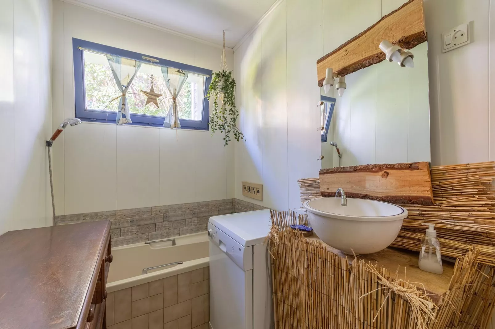 Chez Severine House-Bathroom