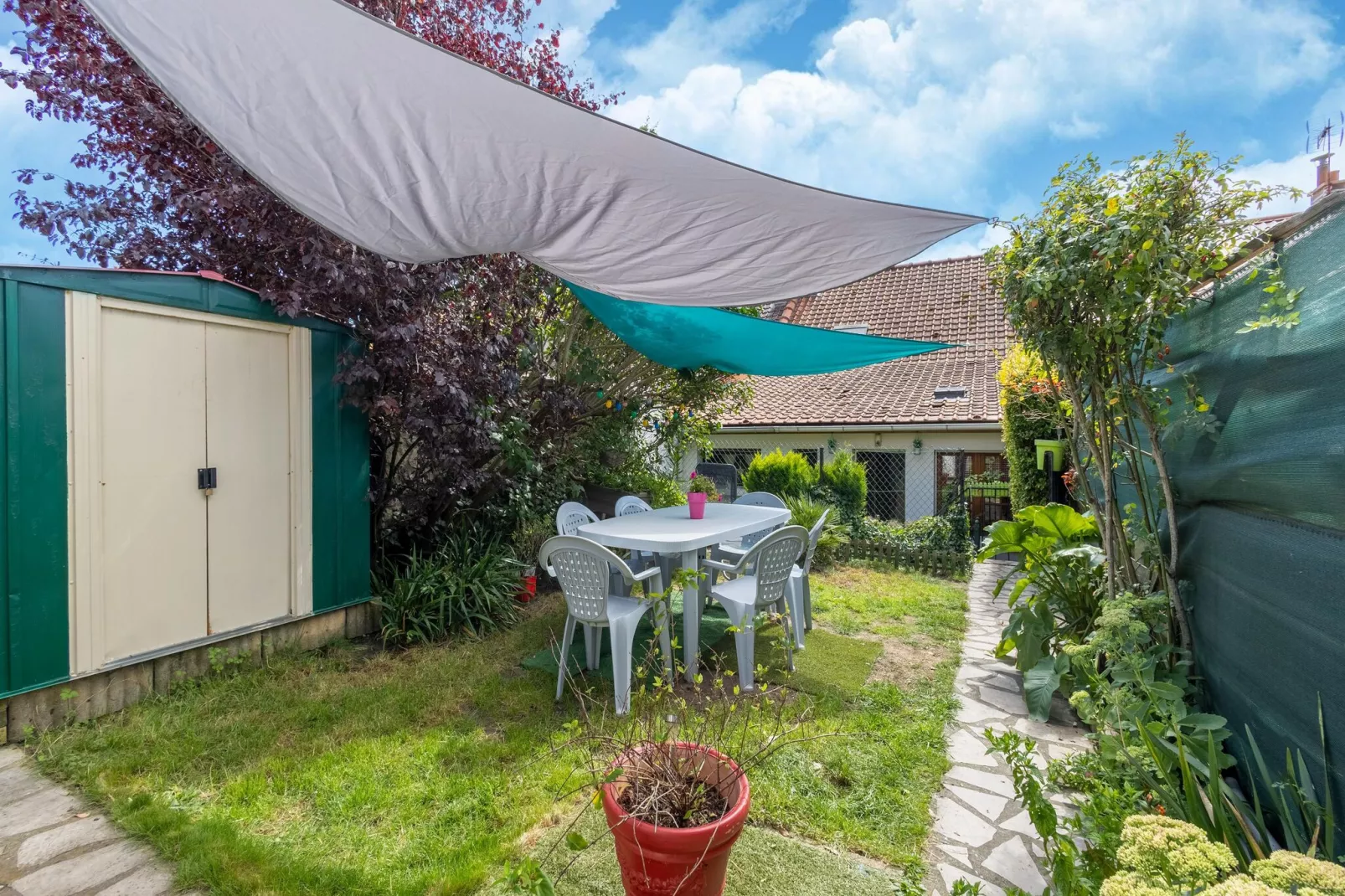 Chez Severine House-Gardens summer