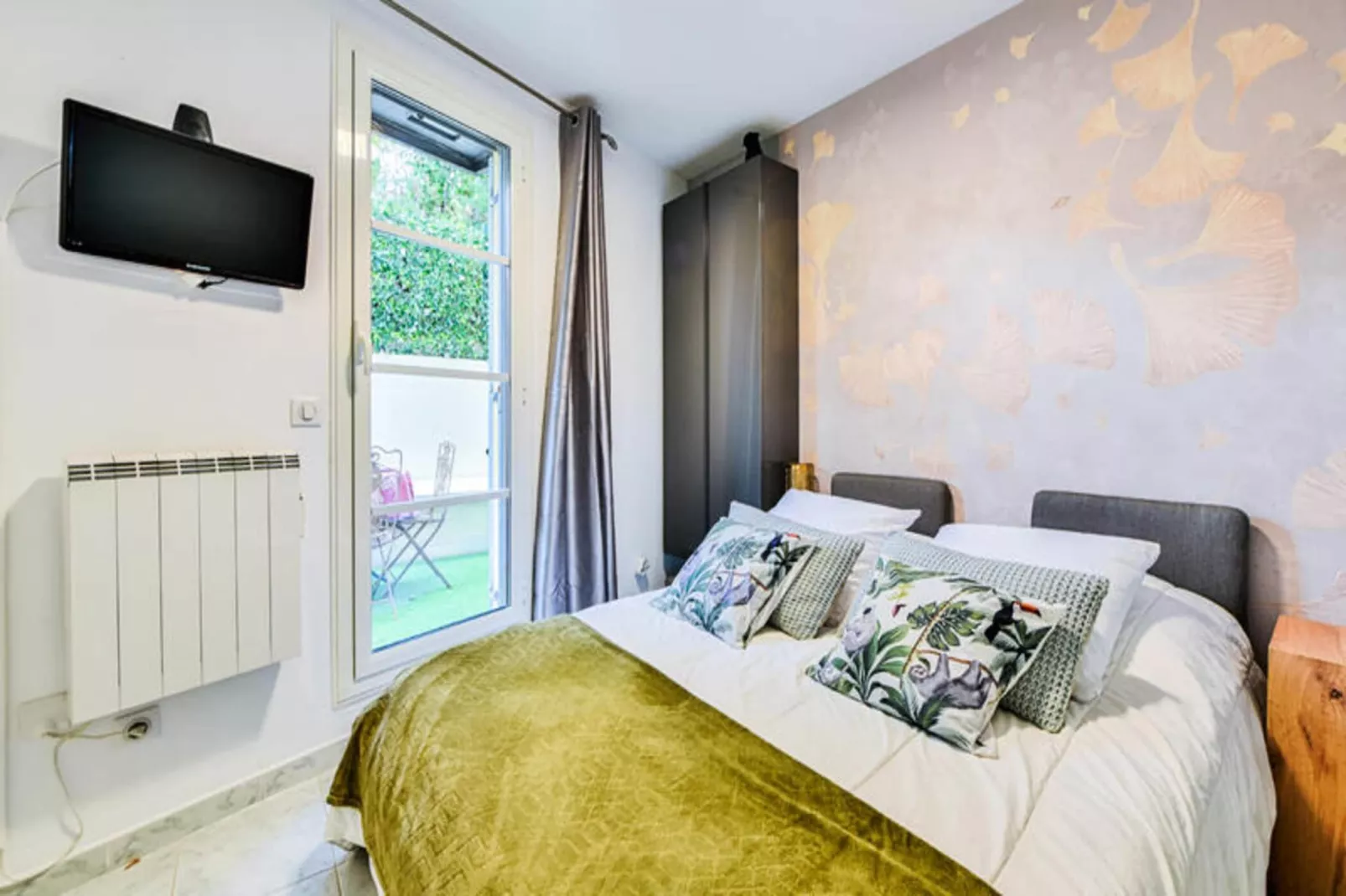 Appartements à Nice-Exterior in summer