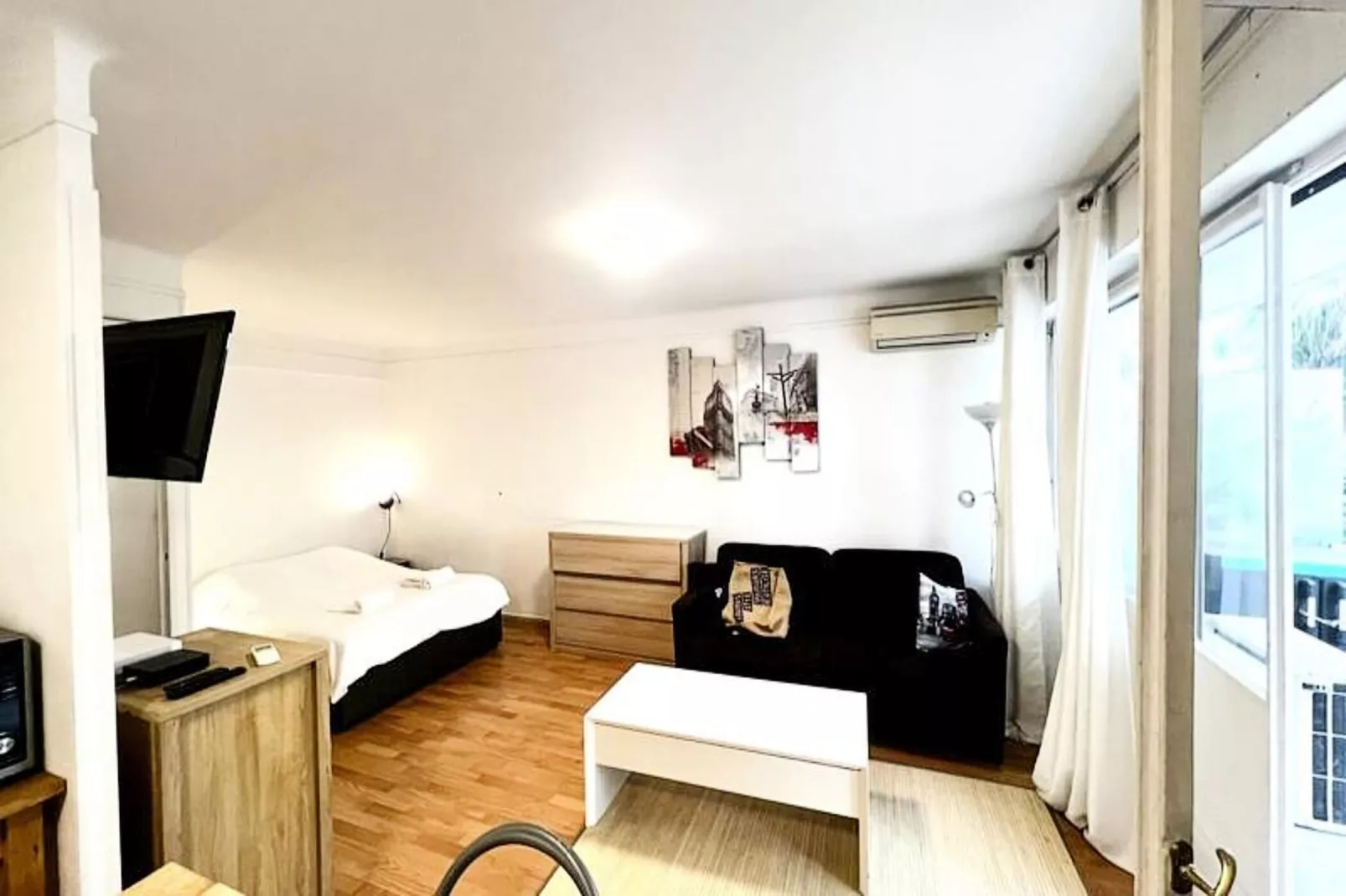 Résidence Studio Climatis&eacute; En Plein Centre Ville De Cannes &agrave; 2 Pas De Rue D'antibes-Ambiance