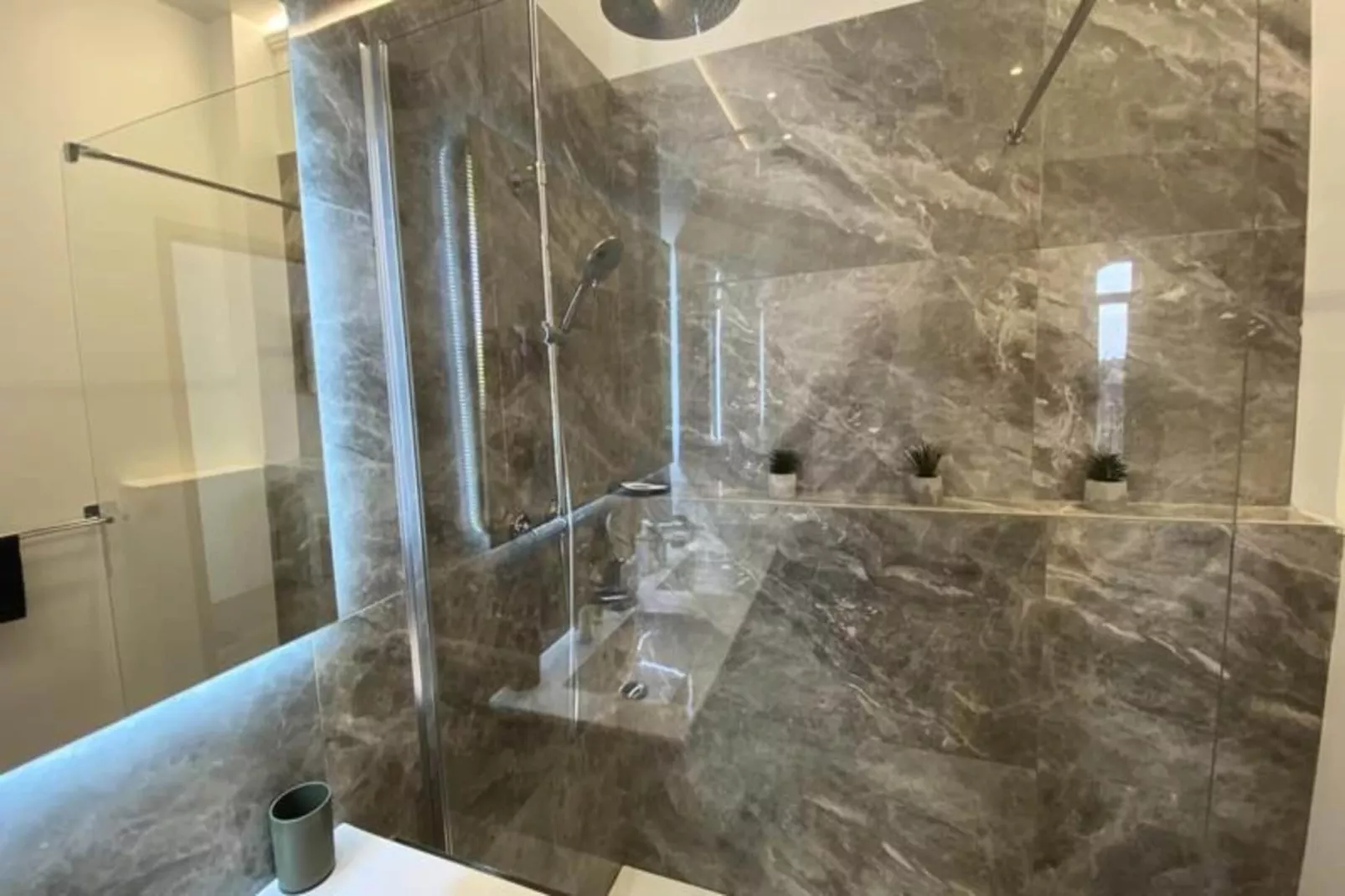 06cj : Bel Appartement Au Coeur De Cannes-Extérieur été