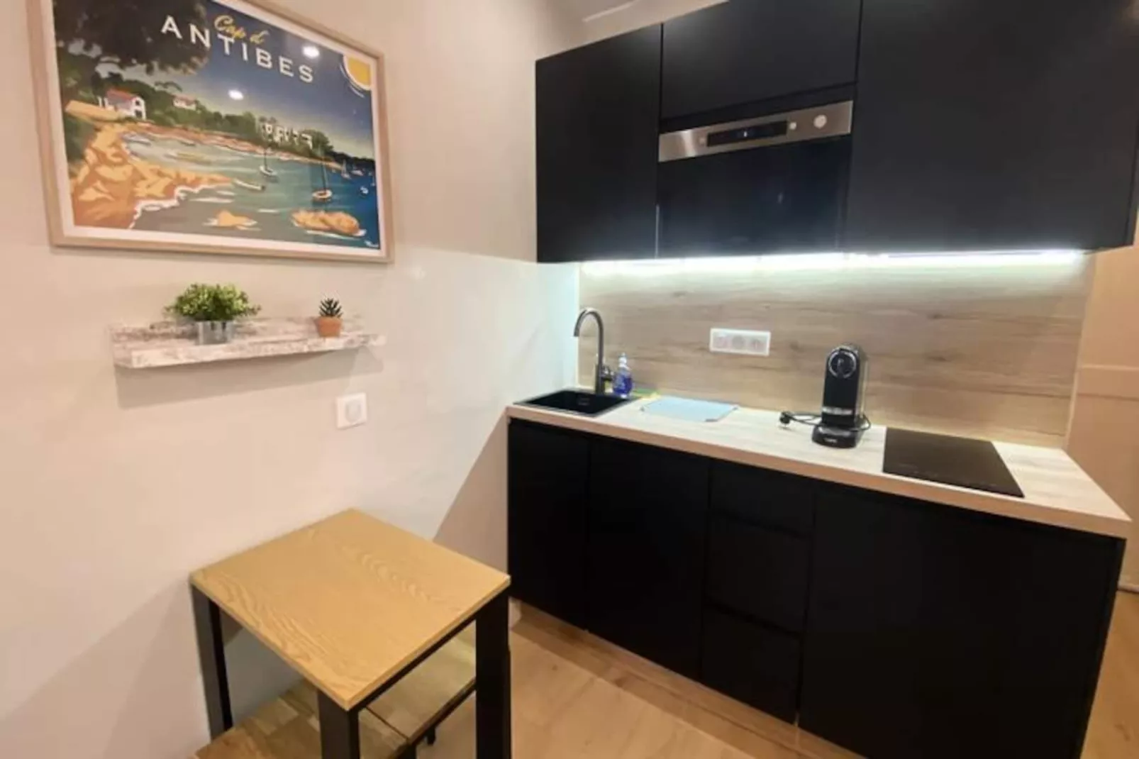 06ck : Studio Cosy Au Coeur Du Vieil Antibes-Image-tags.