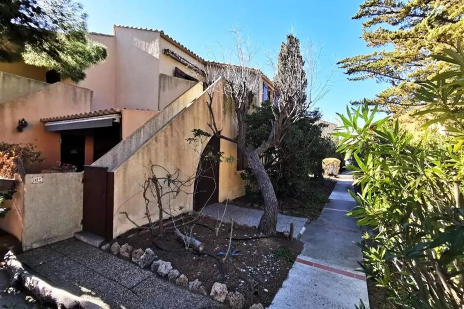 Résidence Equateur-Exterior in summer