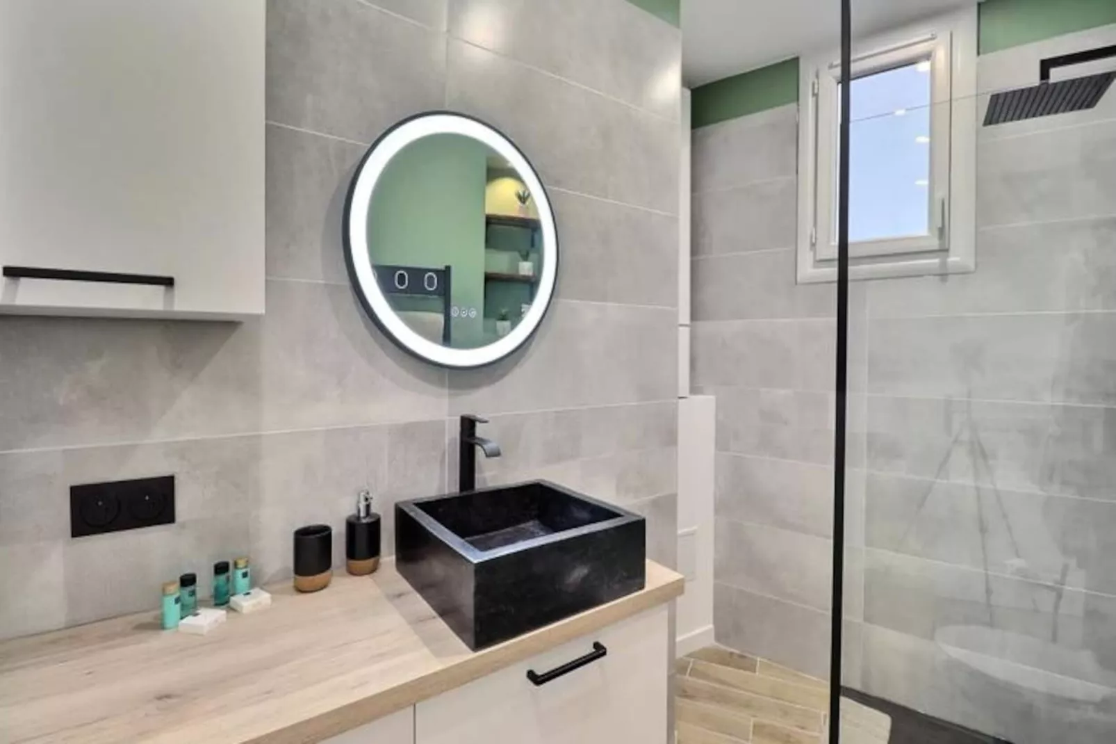 La Parenth&egrave;se Aixoise - 3 &eacute;toiles - Parking-Image-tags.