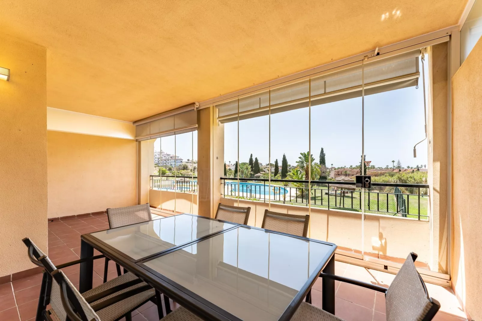 CT 317 - Faro's Playa Marina Apartment-Esszimmer