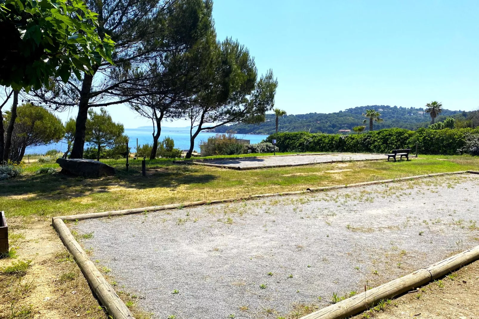 Villa avec piscine vue mer et proche plage à Bormes les Mimosas-Park facilities