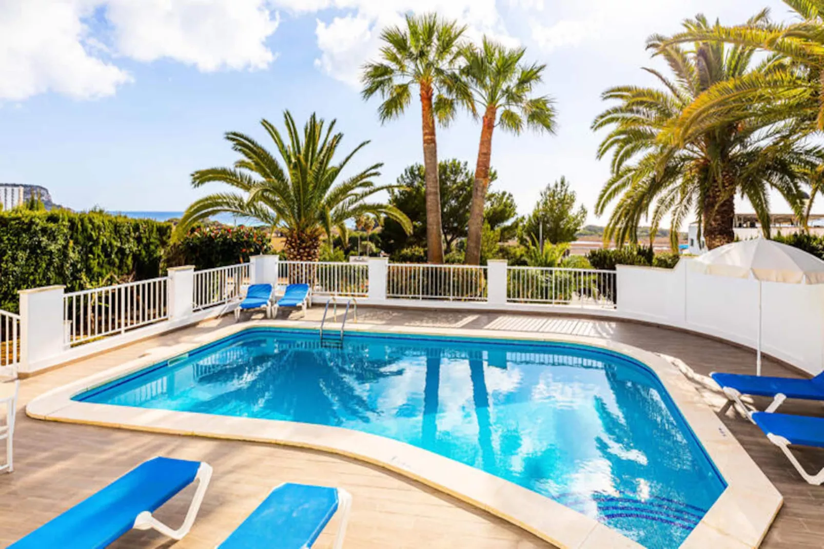 Maison à Son Bou-Image-tags.