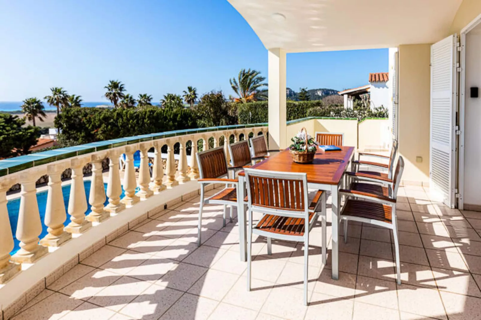 Maison à Son Bou-Image-tags.