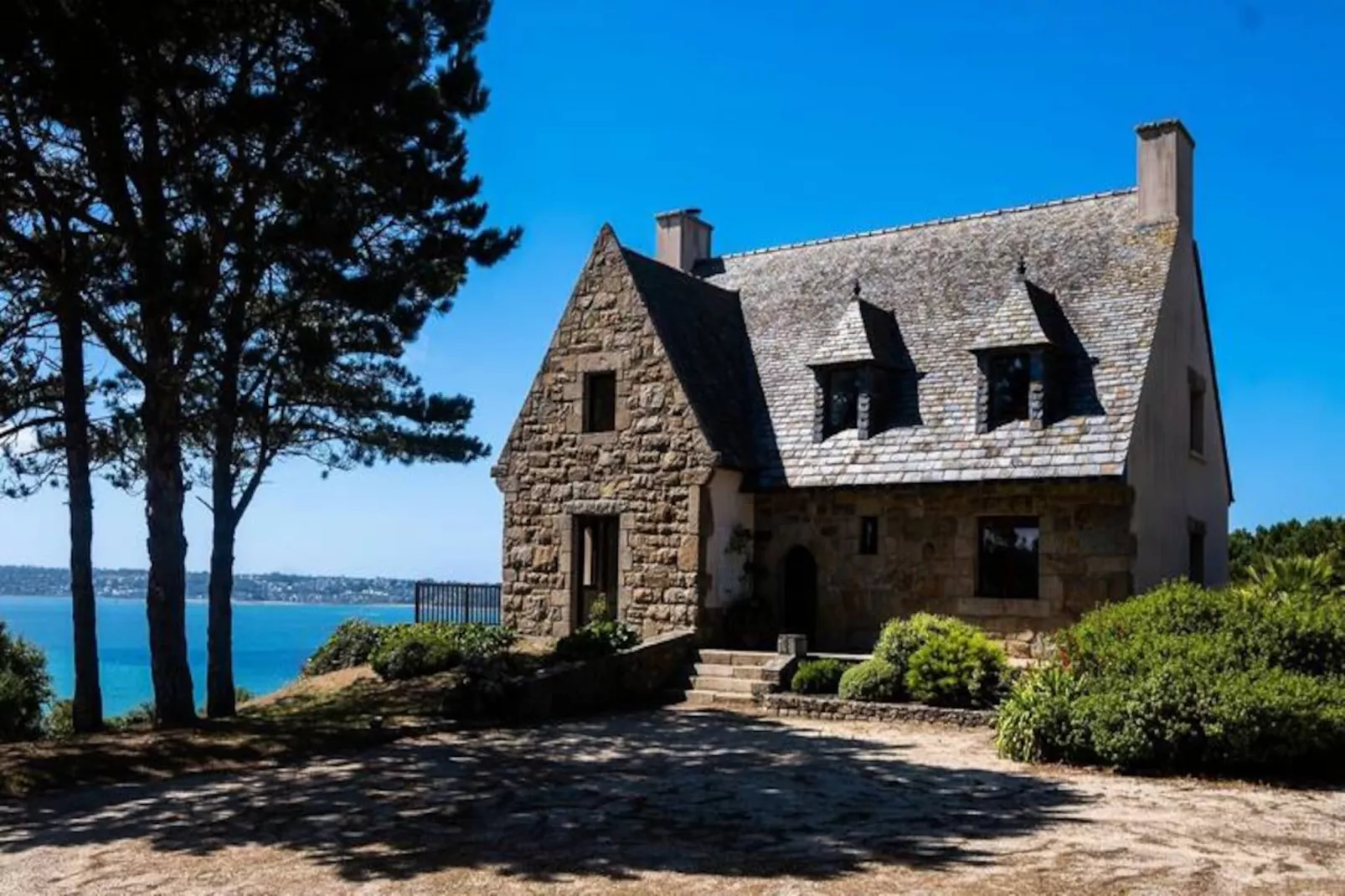 Maison à Trelevern-Image-tags.