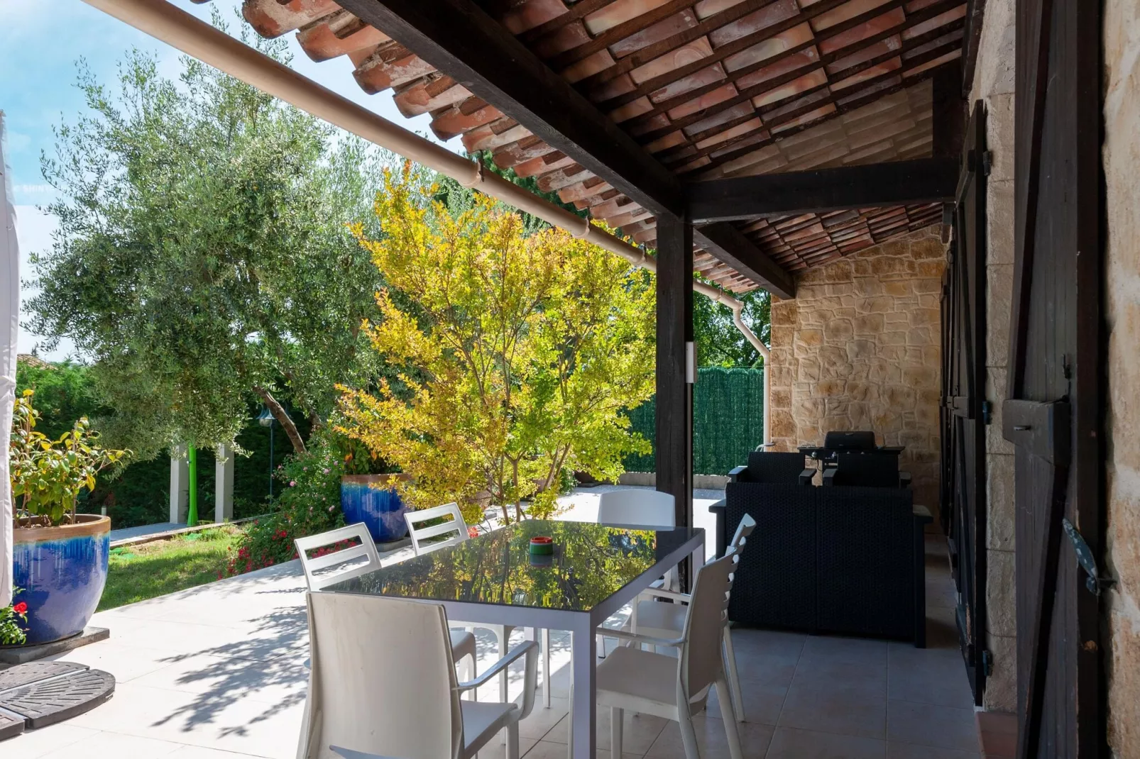 Cannelle-Terrace balcony