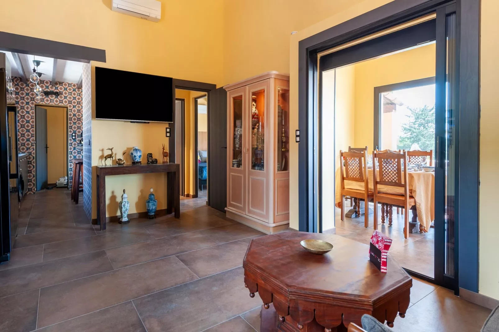 VILLA JEN'UKA-Dining room