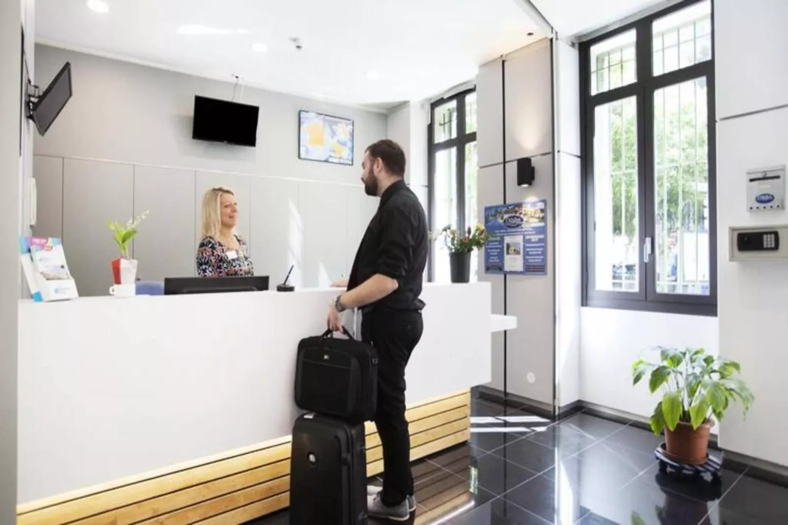 Appart'hôtel Odalys Palais Rossini-Exterior in summer