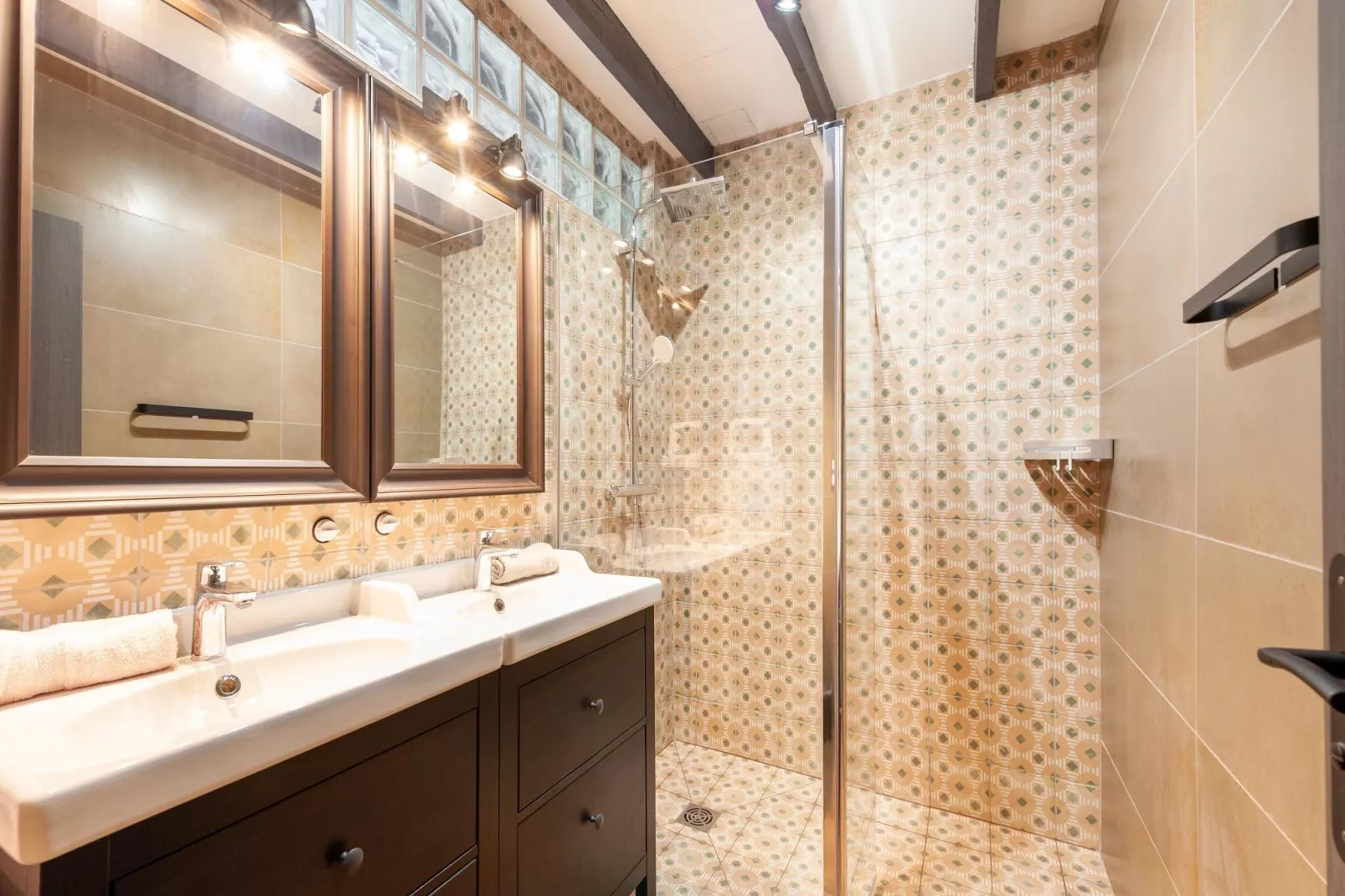 VILLA JEN'UKA-Bathroom
