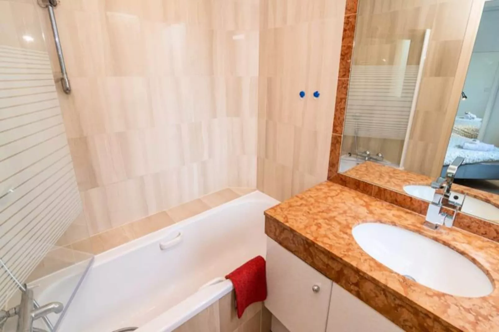 Lumineux Vaste 2 Pcs Balcon Parking, Centre Ville 1 Mn Olam Properties-Image-tags.