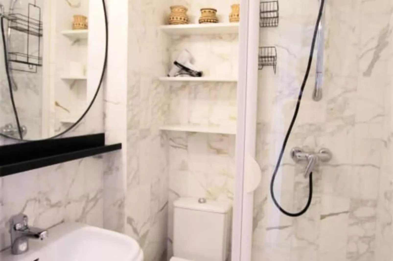 Résidence Appartement Rénové Avec 2 Chambres & Salle De Bain à La Décoration Raffinée-Salle de loisirs