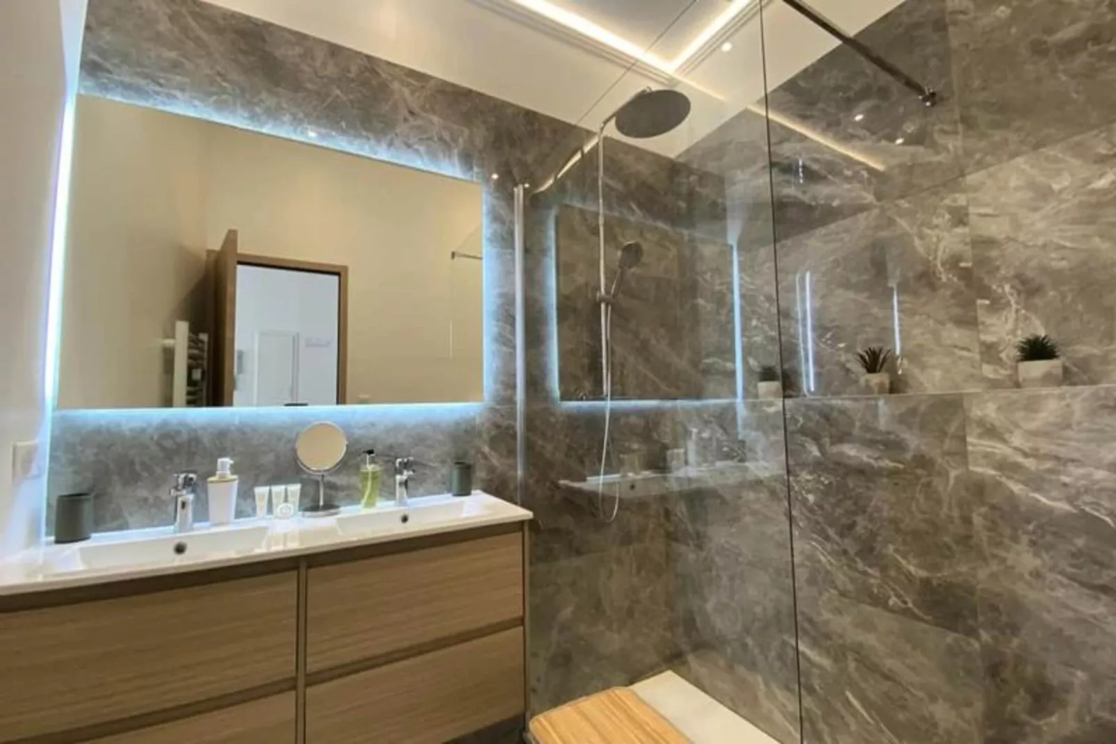 06cj : Bel Appartement Au Coeur De Cannes-Extérieur été