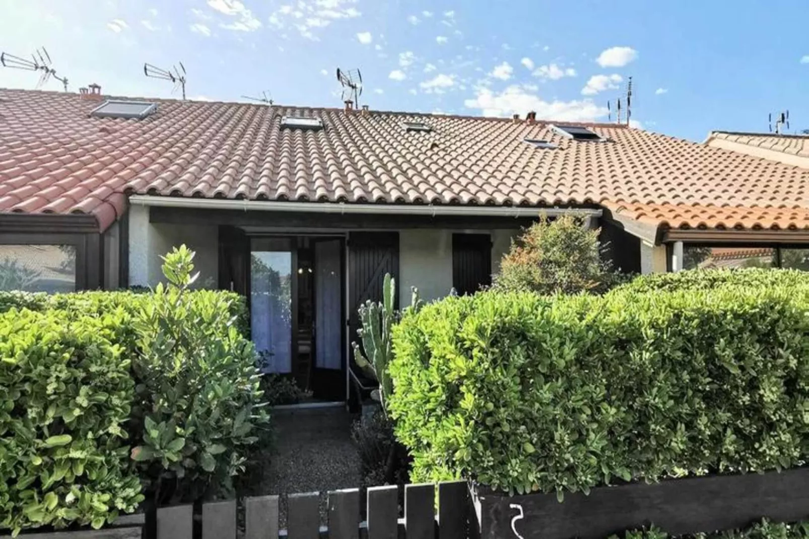 Résidence Village Merlin-Außenbereich Sommer