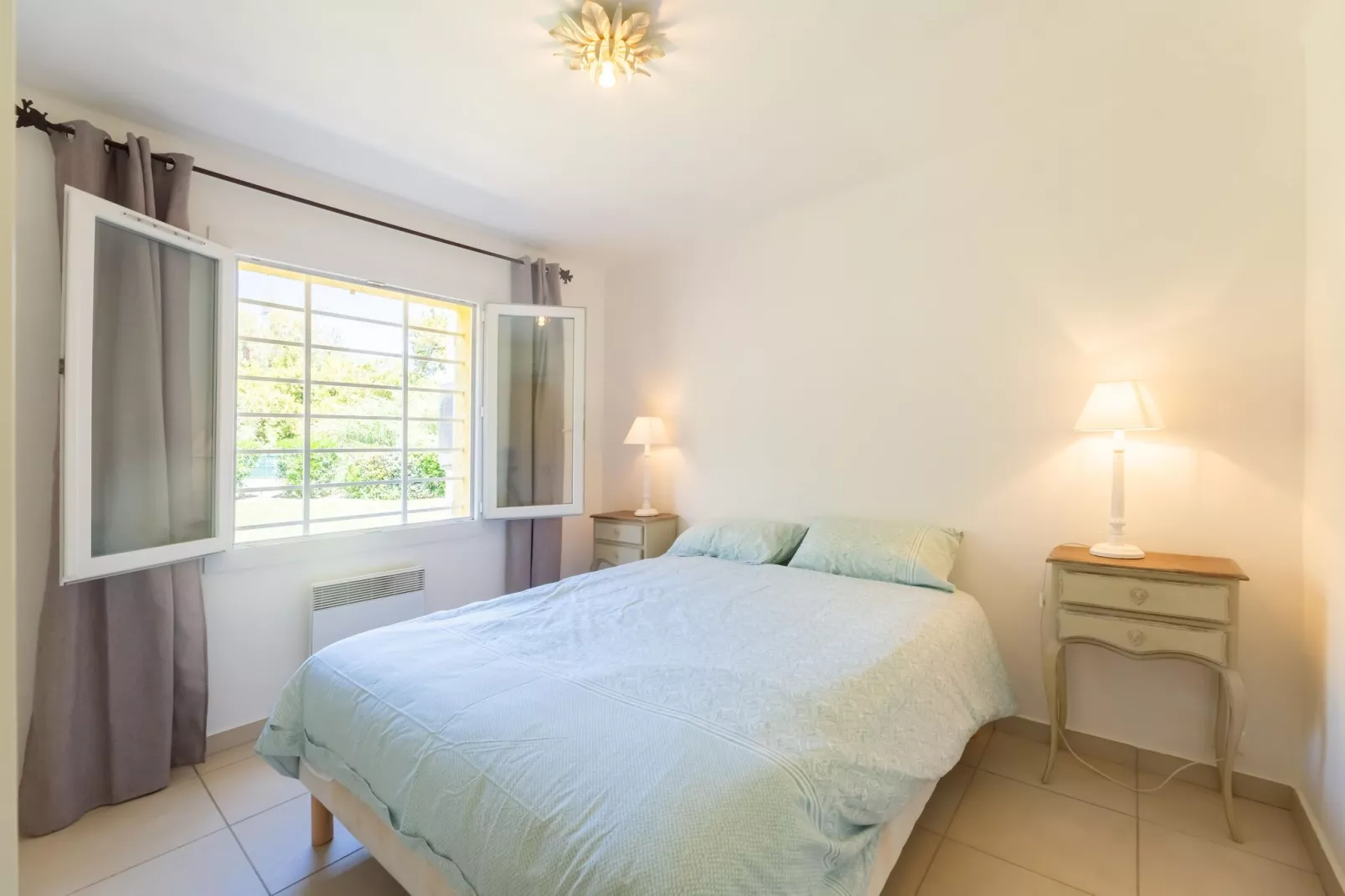 Romarins-Bedroom