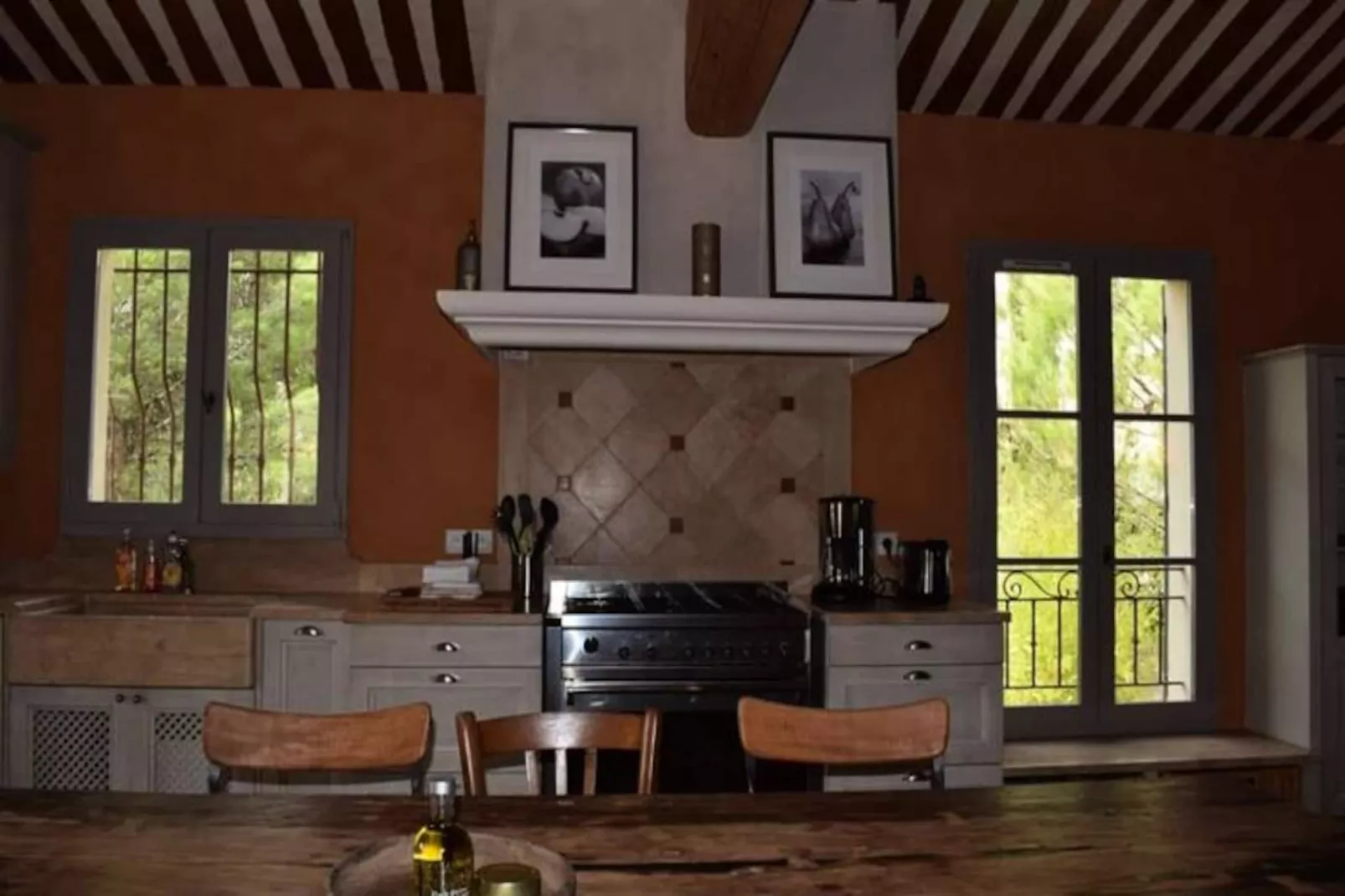 Maison Marie, Authenticit&eacute; Sur Le Golf De Pont Royal-Image-tags.