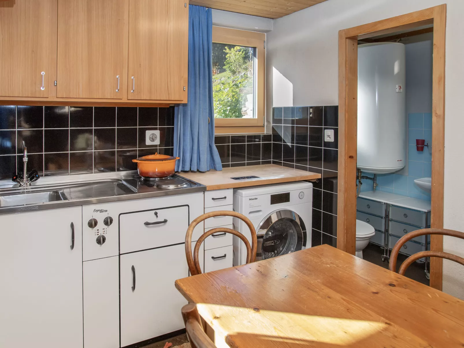 Jungfrau a d Ledi-Drinnen