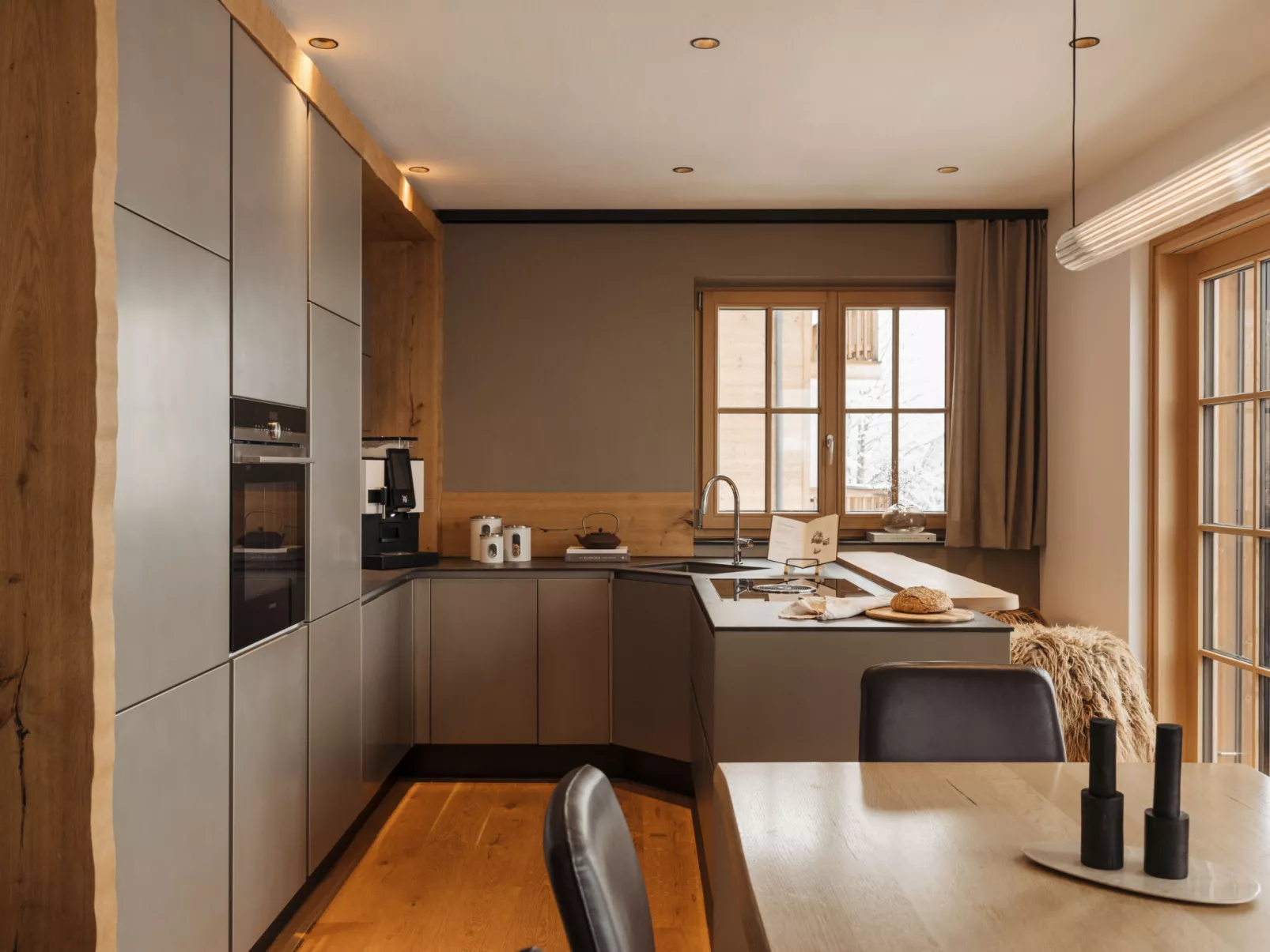 Royal Mountain Lodge-Inside