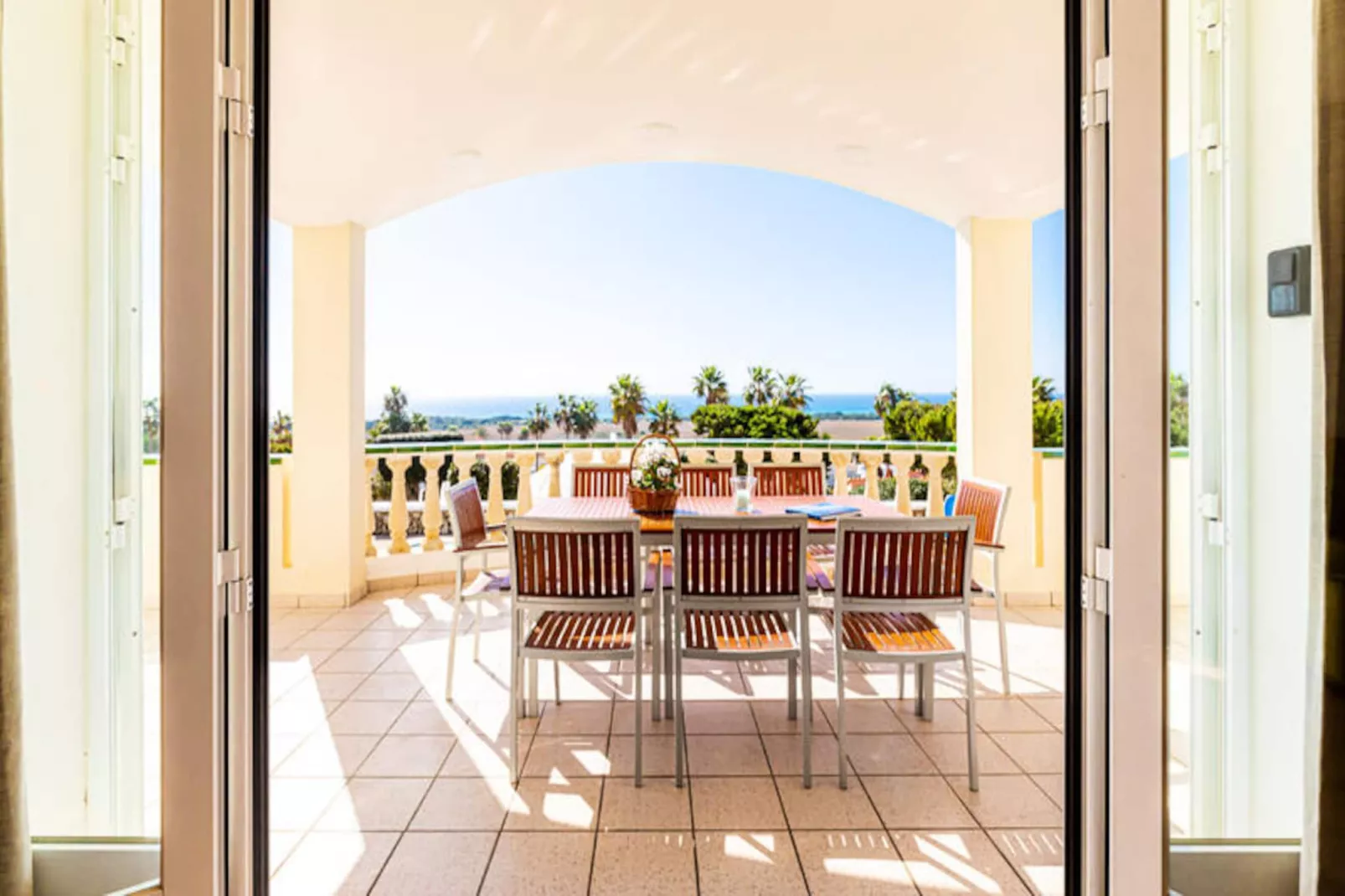 Maison à Son Bou-Image-tags.