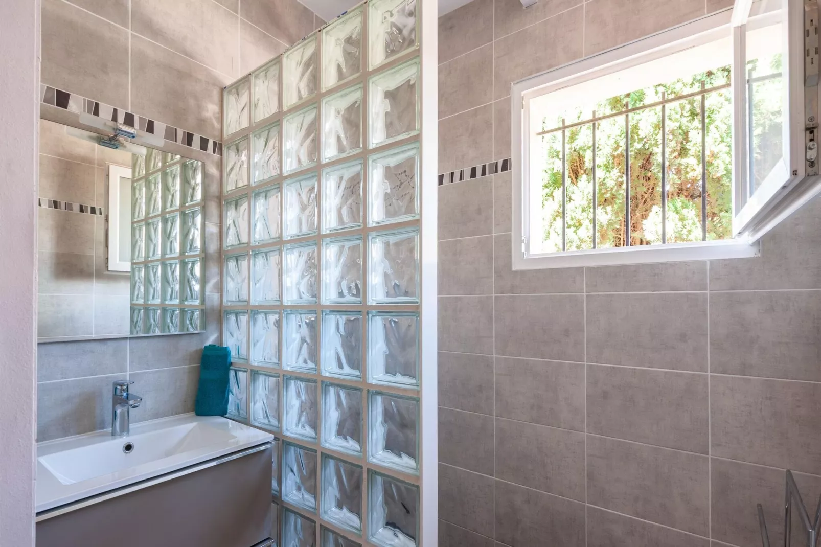 Villa Isclawa-Bathroom