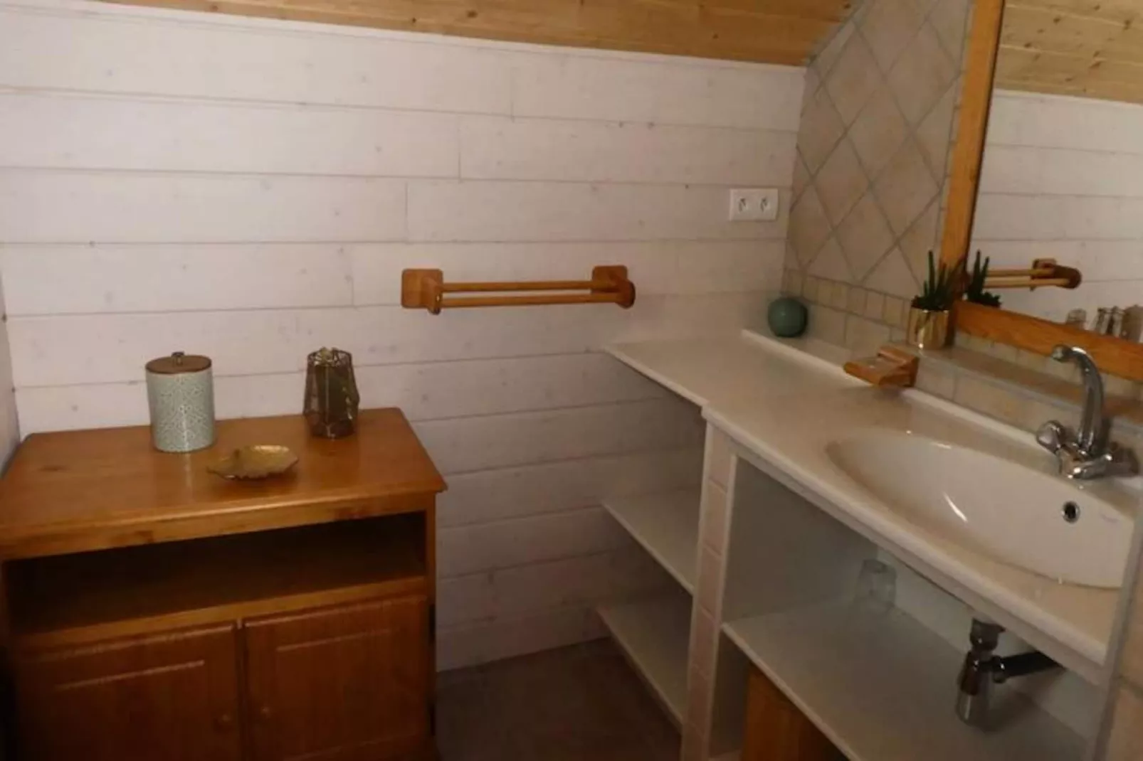 Chalet Crocus-Image-tags.