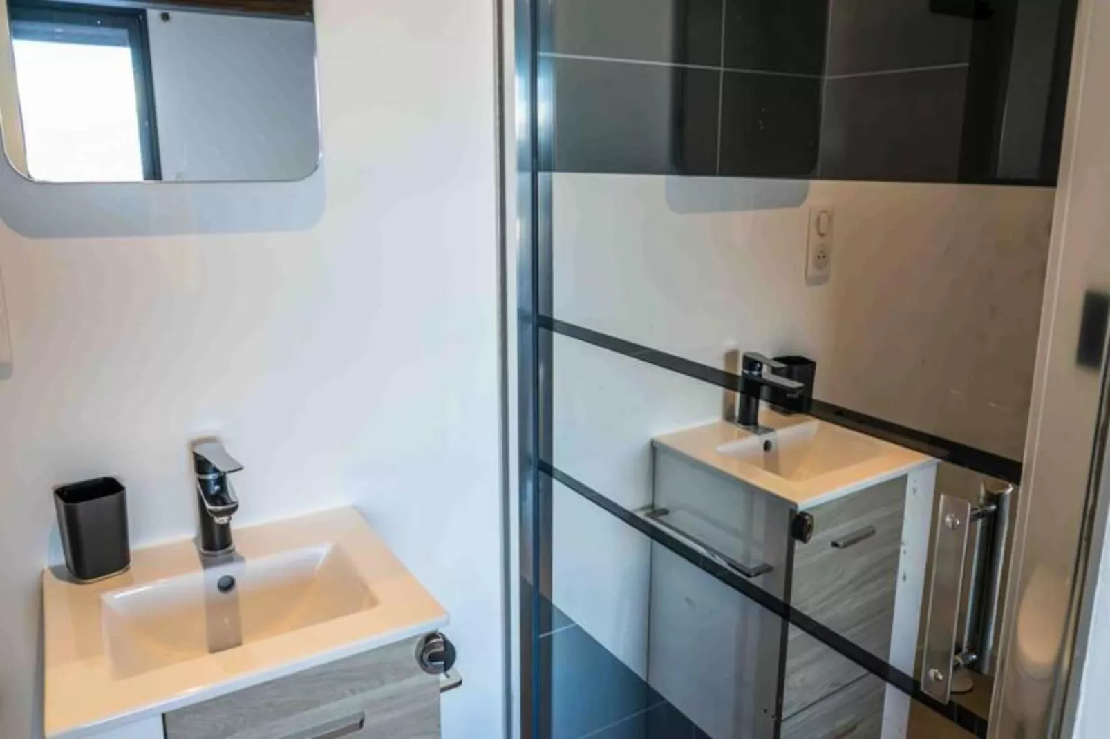 Résidence Pramouton-Salle de bain