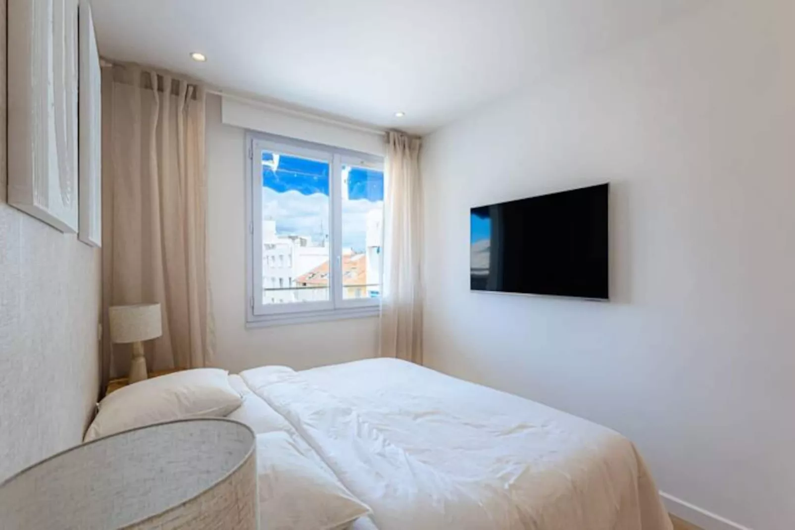 Sublime Fully Renovated 2 Bedroom Apartment In Center Of Cannes-Image-tags.