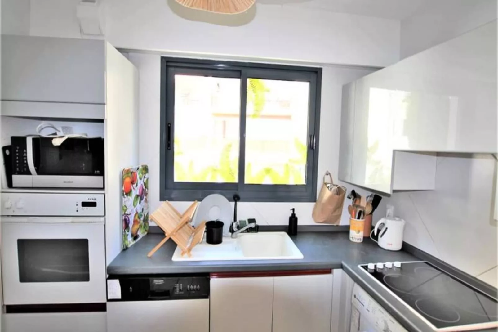 Résidence Appartement Rénové Avec 2 Chambres & Salle De Bain à La Décoration Raffinée-Salle de loisirs