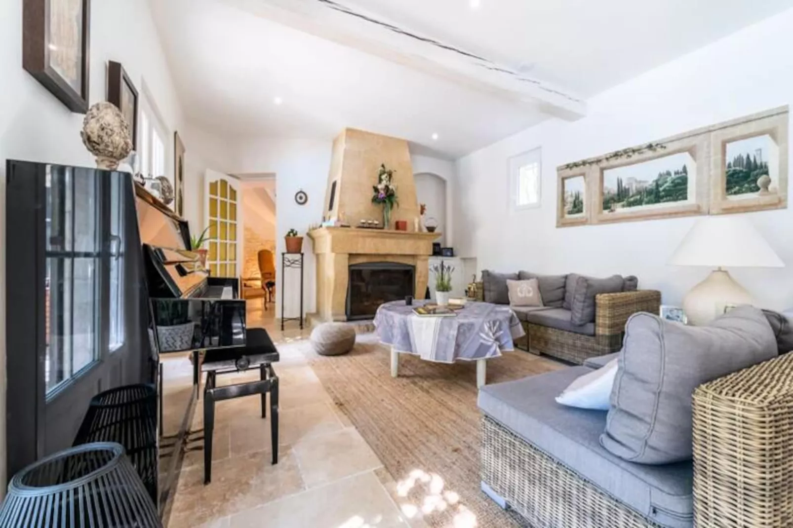 La Ch&ecirc;neraie. Proche Alpilles Et Luberon, Piscine Chauff&eacute;e-Image-tags.