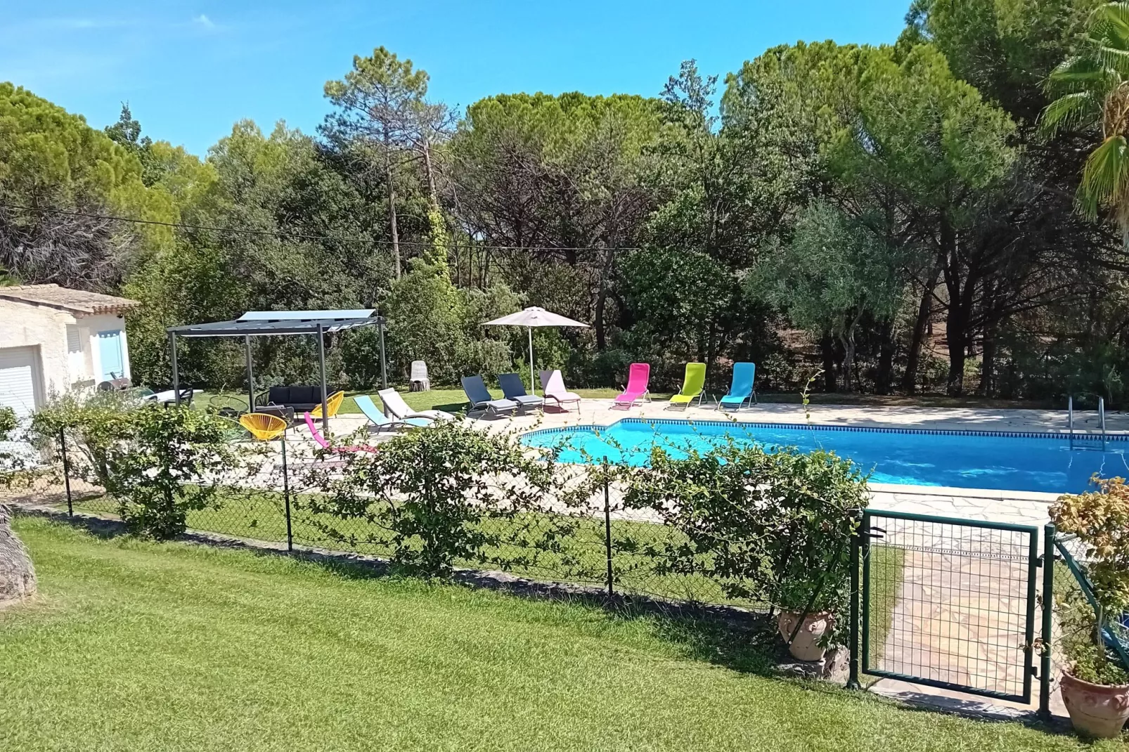 Les Merlettes-Pool