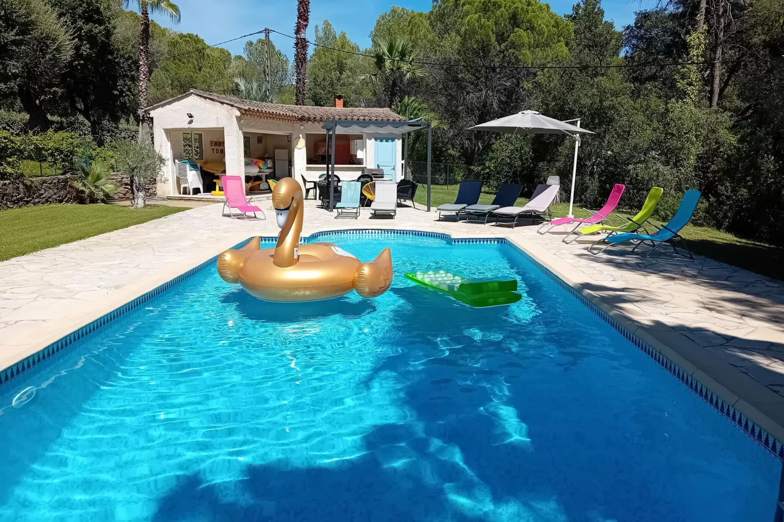 Les Merlettes-Pool