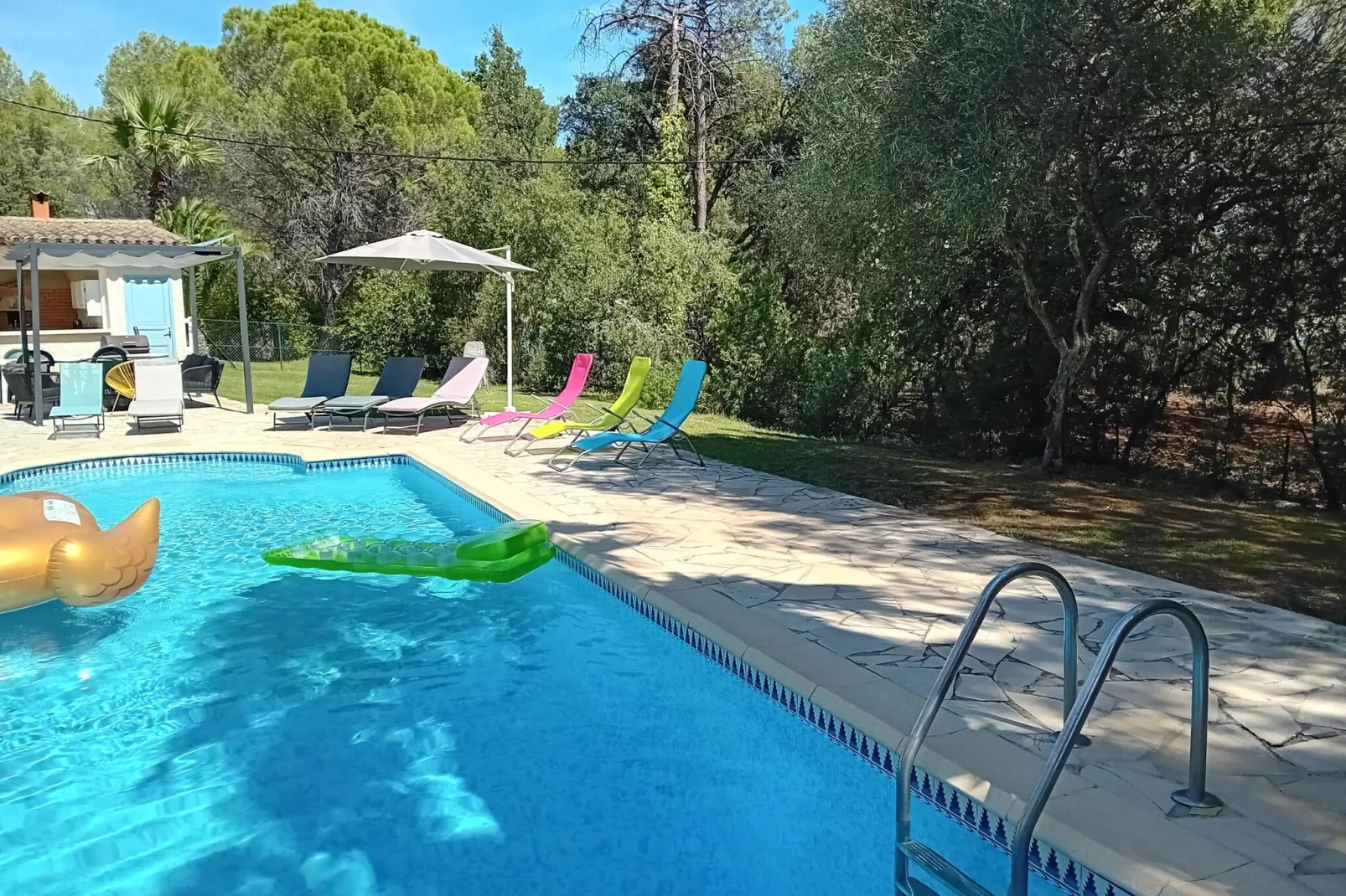 Les Merlettes-Pool