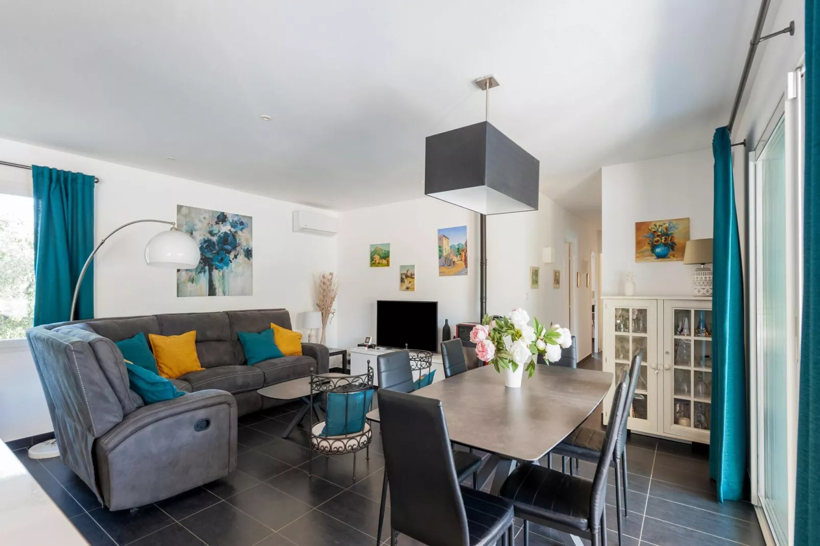 Le Rey-Living room