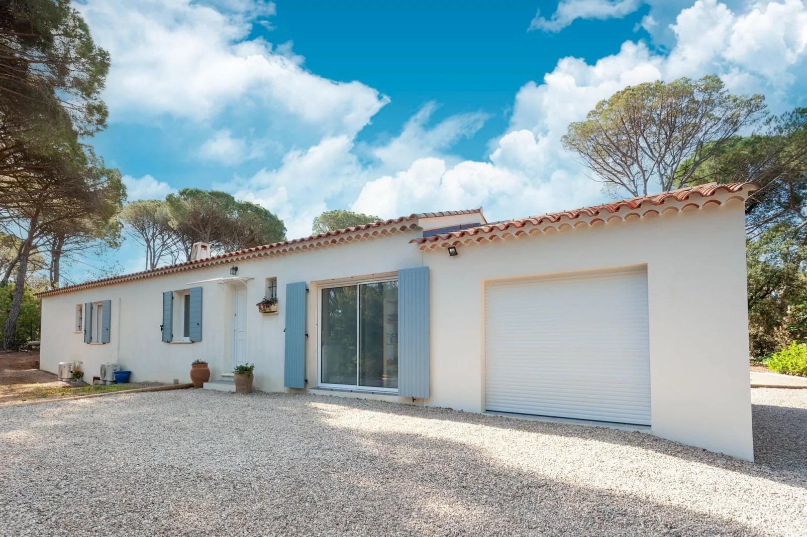 Le Rey-Exterior summer