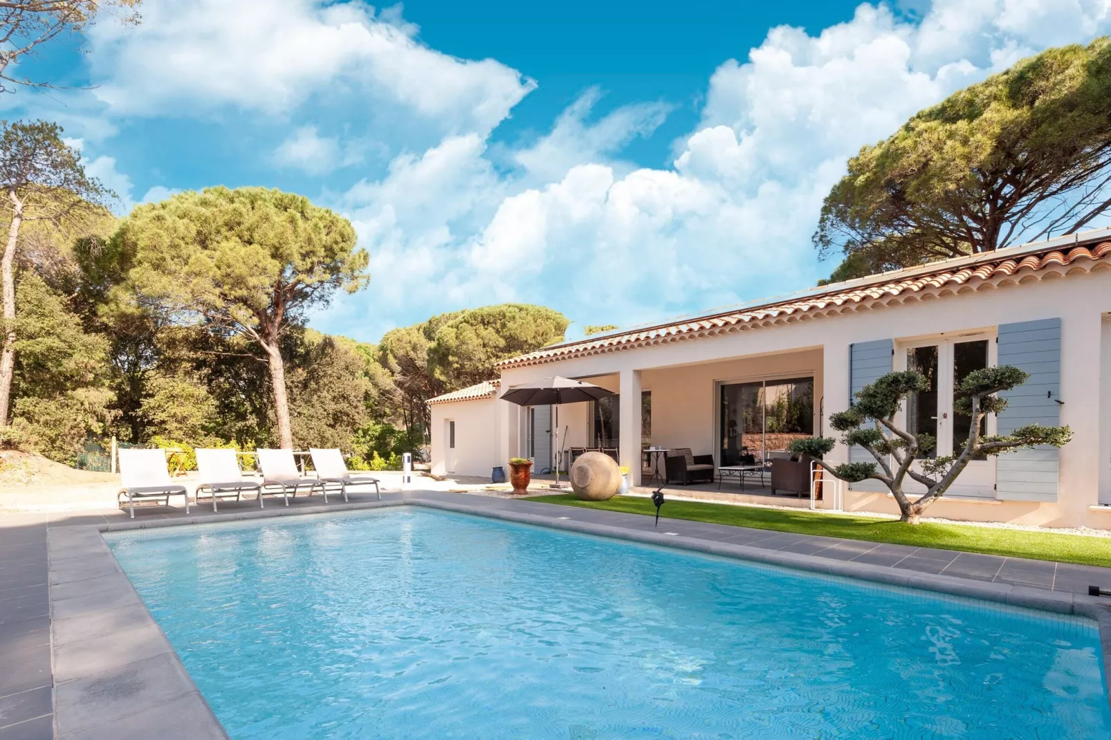 Le Rey-Pool