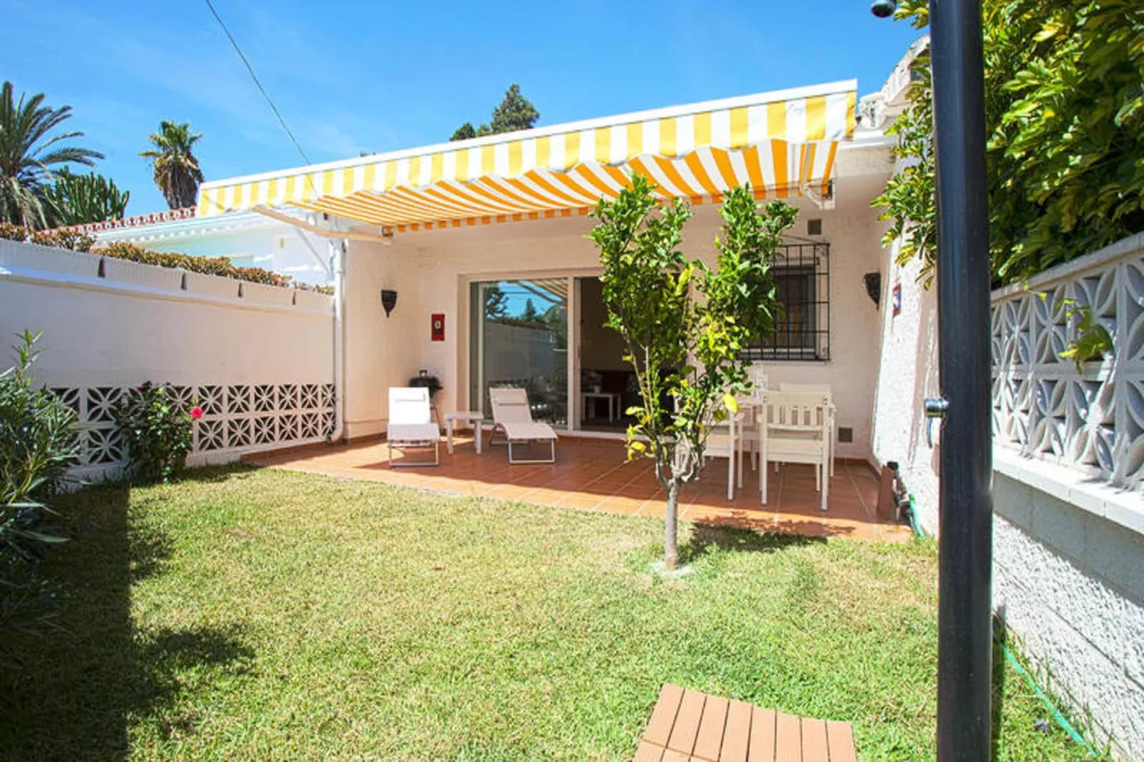 Maison à Marbella-Garten Sommer