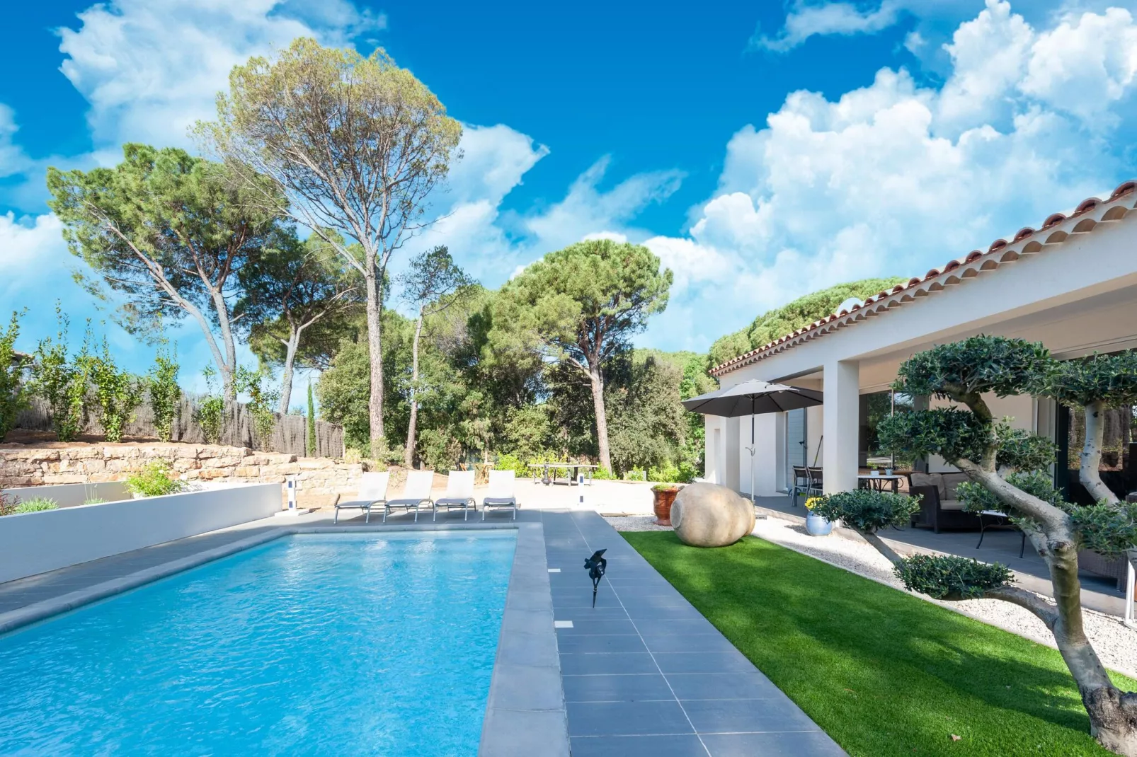 Le Rey-Pool
