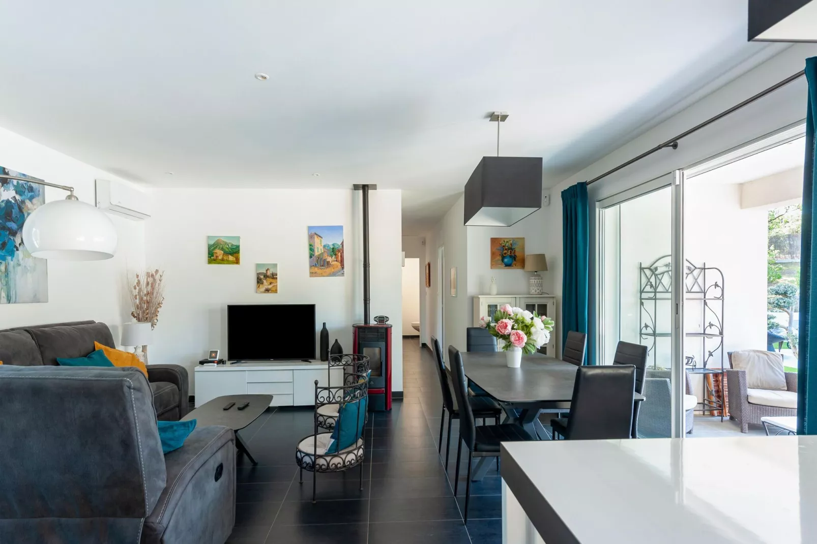 Le Rey-Living room